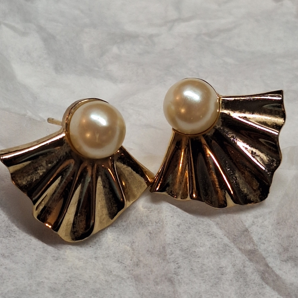 Vintage Gold‎ Fan Pearl Stud Earrings